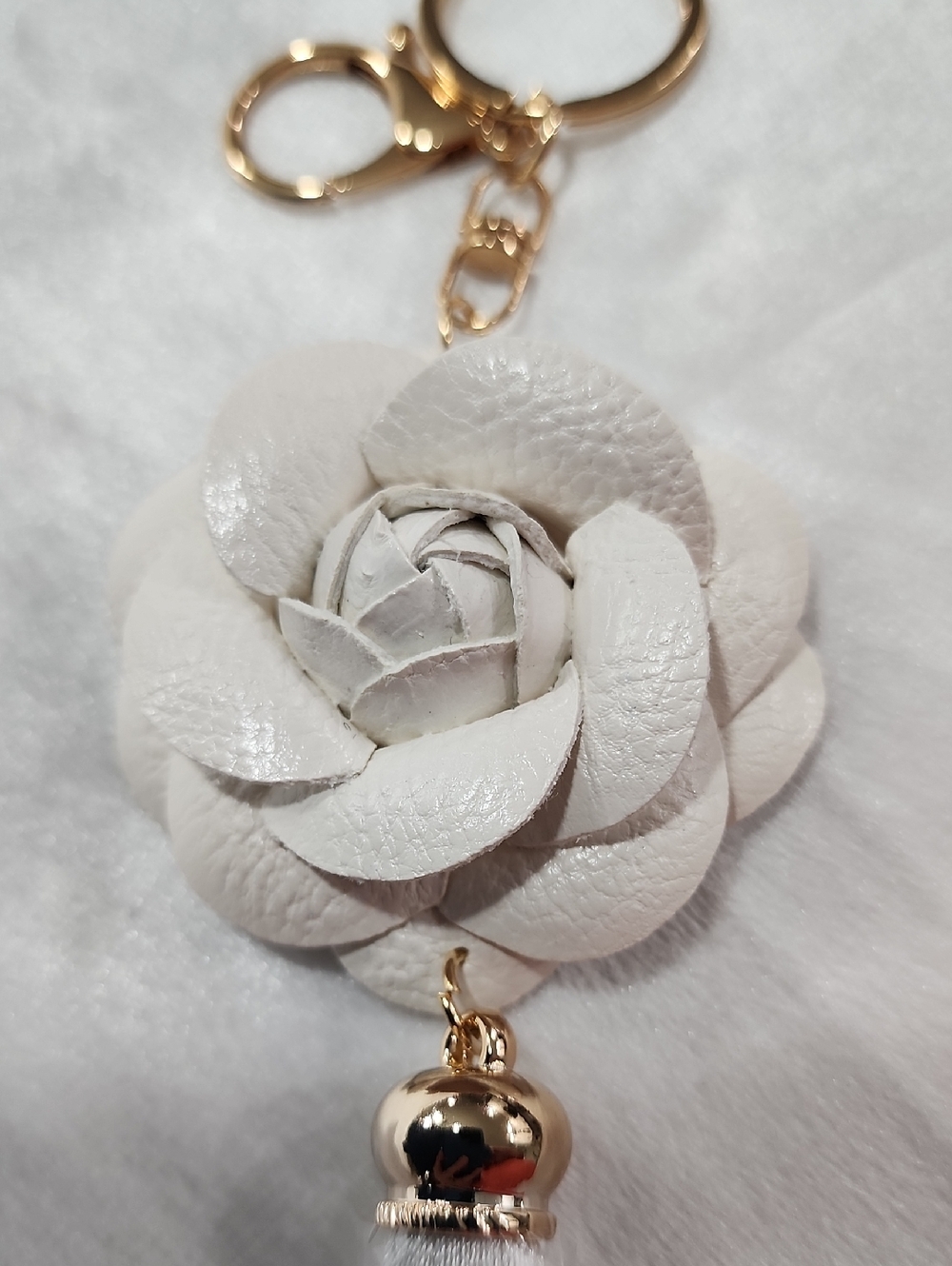 White Camellia Flower W/ Tassel Purse Bag Charm Keychain. Beautiful Tassel - Picture 3 of 6